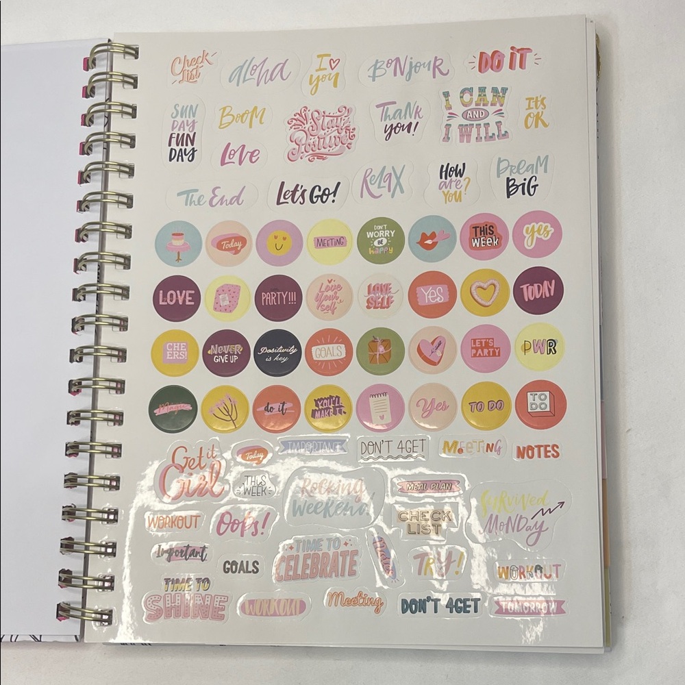 Betsey Johnson Pink and White Floral 2025 - 2026 Planner with Pen - Picture 6 of 16